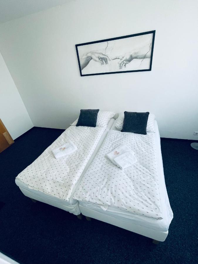 Apartmany Bryksova プラハ エクステリア 写真